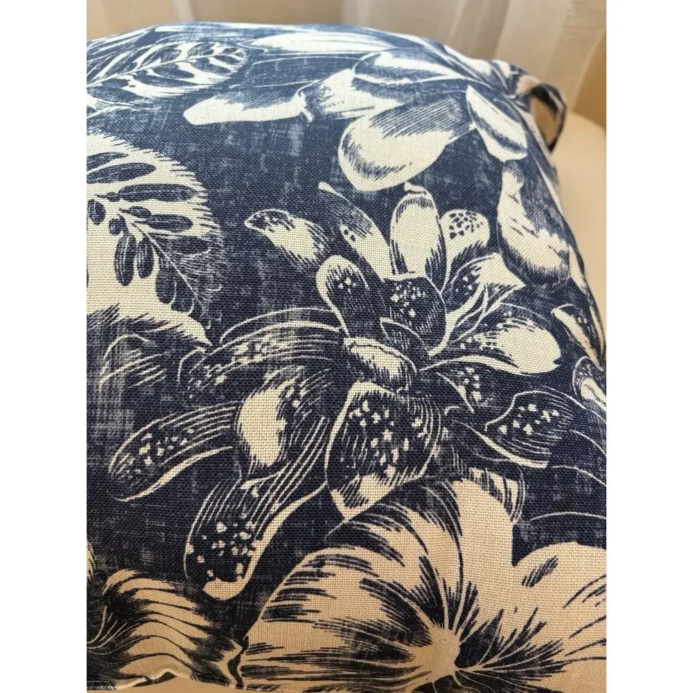 Tommy Bahama Decorative Pillow Blue White Leaf Flower 18